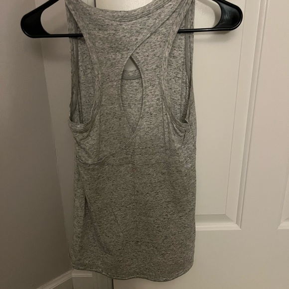 Carrie underwood tank top with open back// size xs - Picture 2 of 3